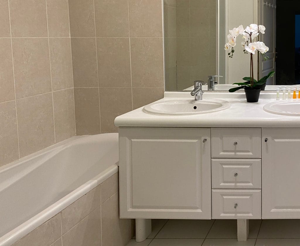 Location saisonnière Genève - La Pommeray - Meuble de salle de bain